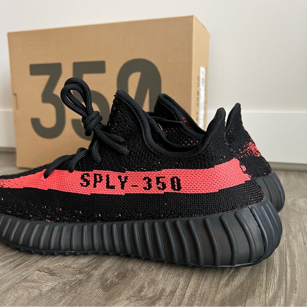YEEZY • BOOST 350 V2 Black Core Red